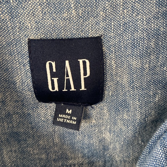 GAP - Women’s Linen button down - Medium - Picture 2 of 3